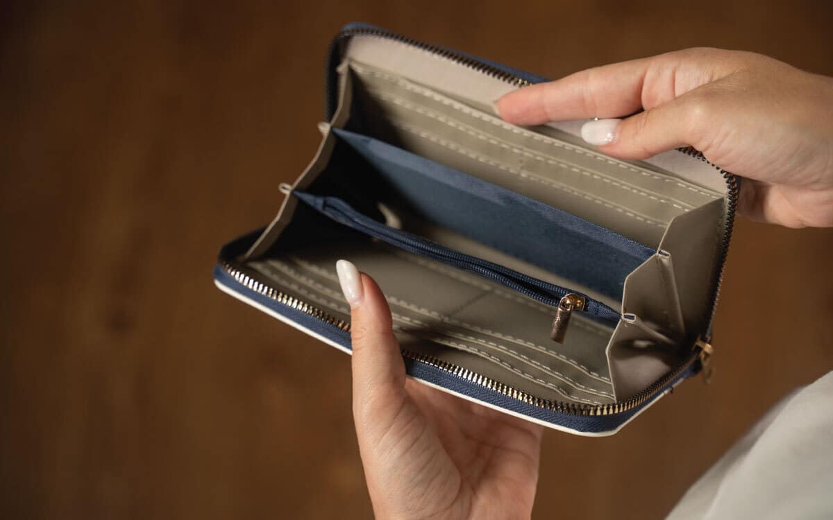 Americans find it hard to pay off debt